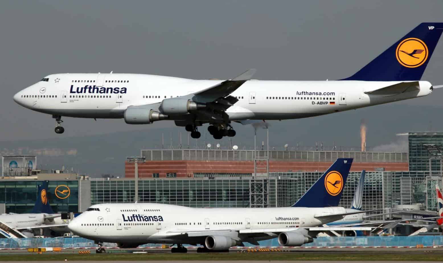 A Lufthansa Boeing 747 on approach to Frankfurt International Airport