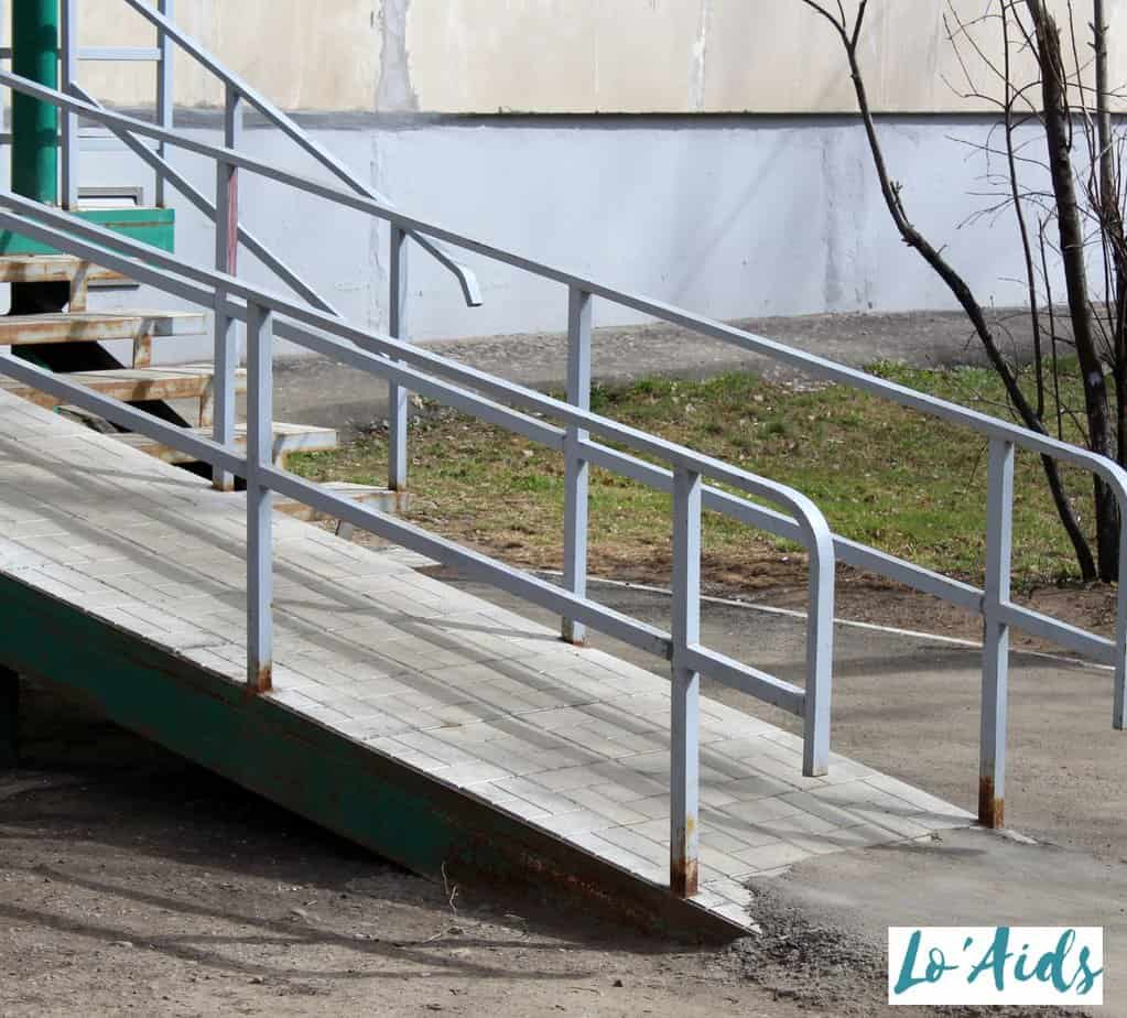what is the standard width of a wheelchair ramp