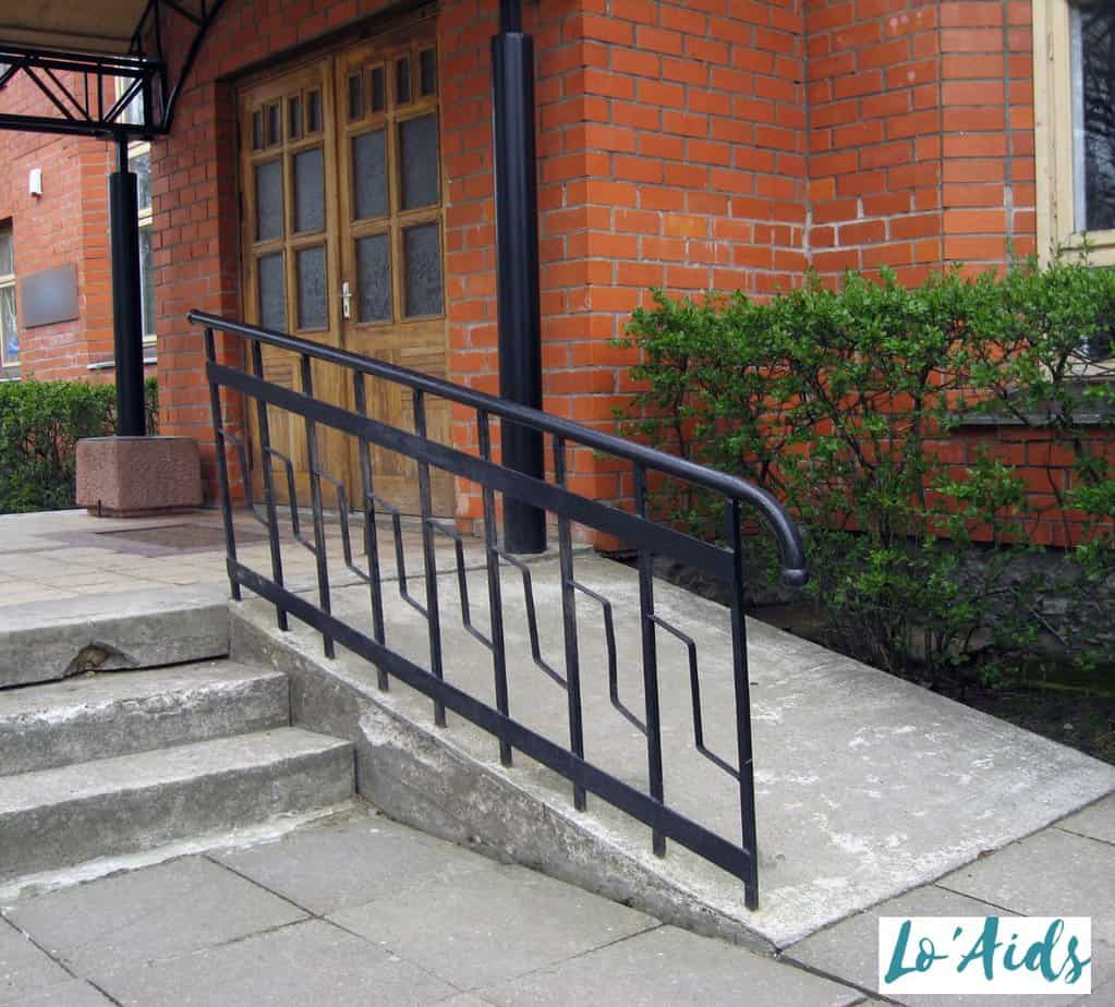 what is the standard width of a wheelchair ramp